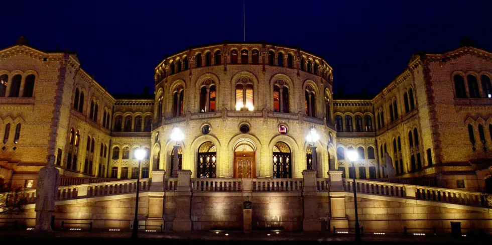 KOMMENTAR: Politikerne på Stortinget bør ha ryggrad til at det blir gjort objektive og faglige vurderinger i konsesjonsbehandlingen av NorthConnect, i stedet for å gjøre enkle vurderinger om hva som vil gi flest velgere.