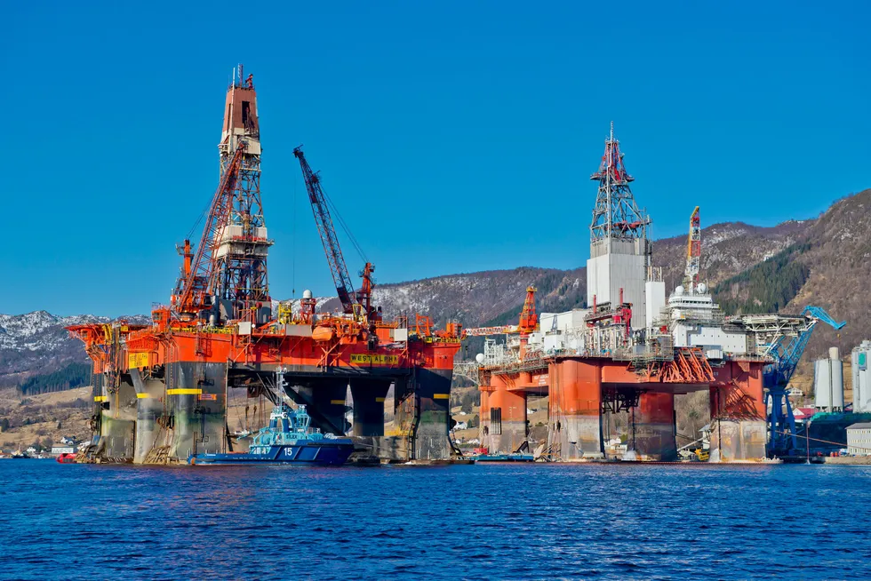 Seadrill-riggene West Alpha and West Hercules, her på Westcon-verftet i Ølensvåg.