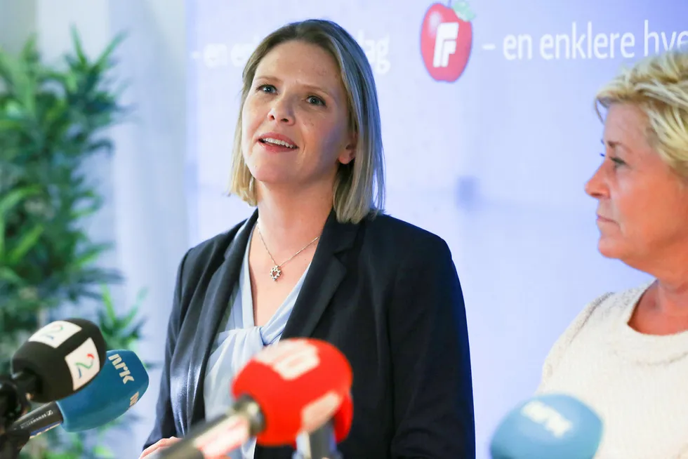 – Jeg synes det er vemodig at Per gikk av på en sånn måte, han har gjort en fenomenal innsats gjennom mange år, sier Sylvi Listhaug, her sammen med partileder Siv Jensen etter at hun ble konstituert som nestleder.