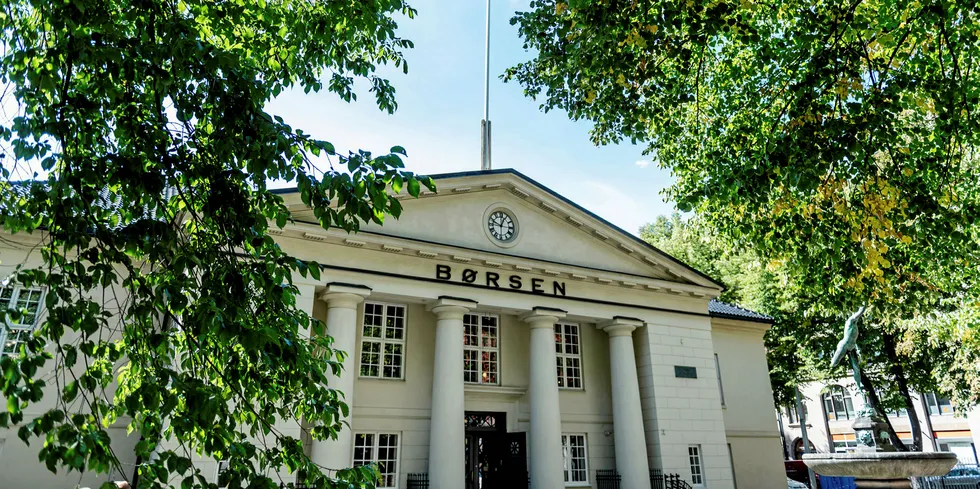 Det er i øyeblikket 272 selskaper notert ved Oslo Børs. 20 av disse er grønne selskaper innen fornybar energi og gjenvinning.