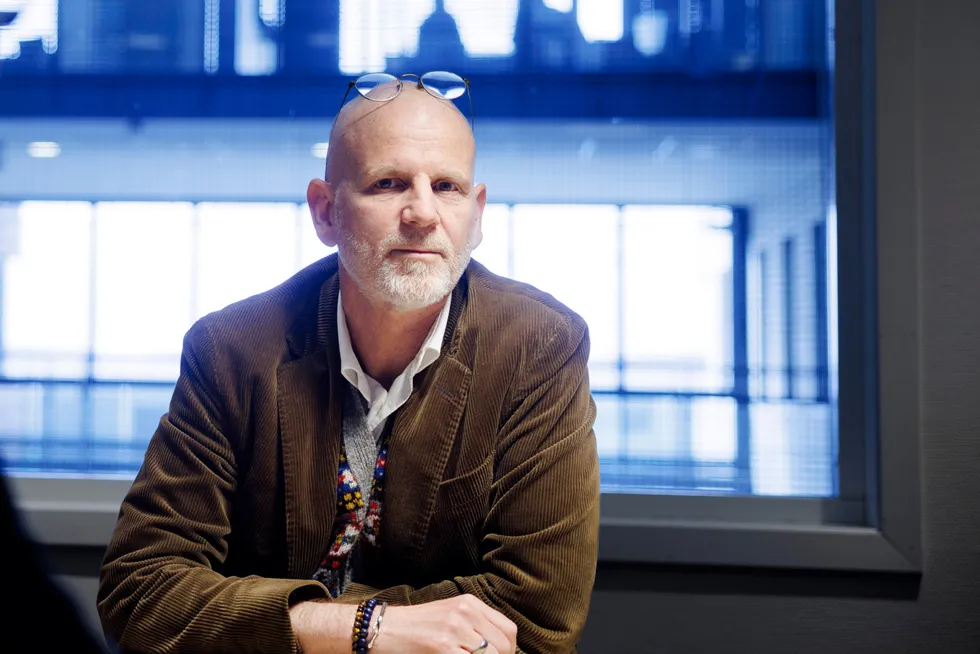 – De som har behov for informasjon får den ikke. Informasjonen er for generell og kommer ikke ofte nok, mener PST-veteranen Stig Johnsen Brekke, som i dag jobber for Advansia, om det han mener er mangelfull informasjon fra hemmelige tjenester til næringslivet.