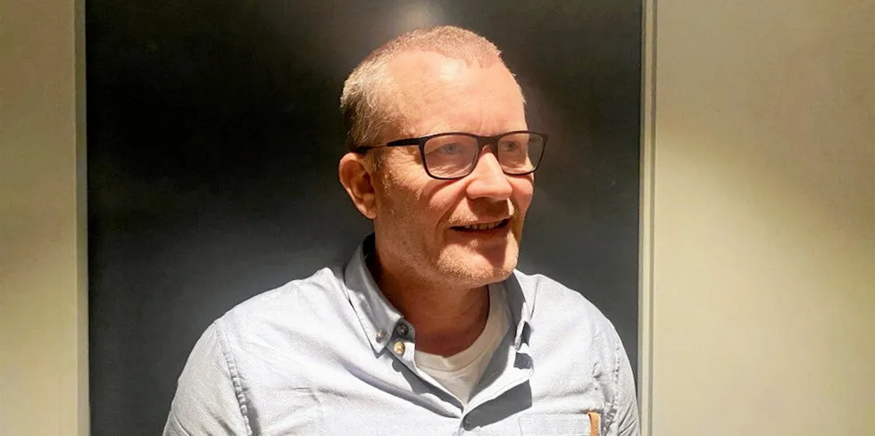 Gorm Gundersen, daglig leder i Etna Nett, tror det går en stund før det er unødvendig å skru og reparere for å gi folk lys i lampa.