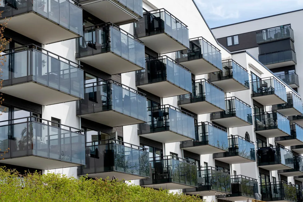 Boligmarkedet er meget uelastisk: Folk må bo et sted. Økte boligkostnader reduserer derfor ikke boligbehovet nevneverdig, skriver Joachim Høegh-Krohn.