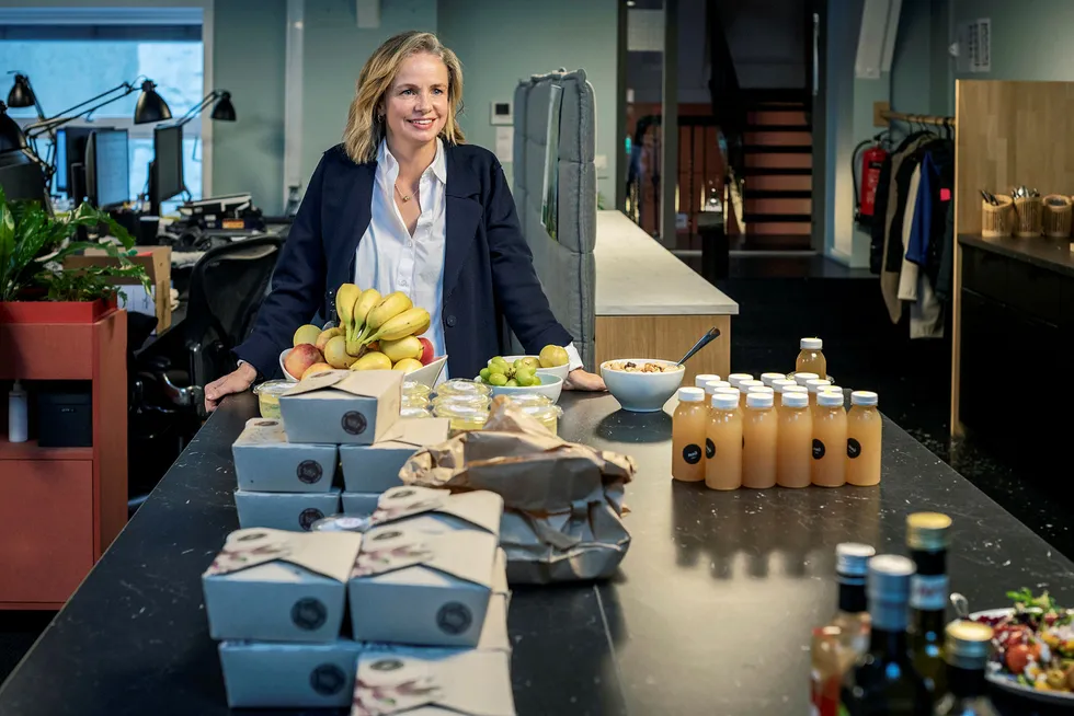 – De som ikke skal ha lunsj avbestiller bare på nett ett døgn på forhånd. Slik kutter vi matsvinn, sier daglig leder og gründer Maria Mørseth i Lunsjkollektivet. Her ved Tag Arkitekter, som var deres første kunde i Oslo.