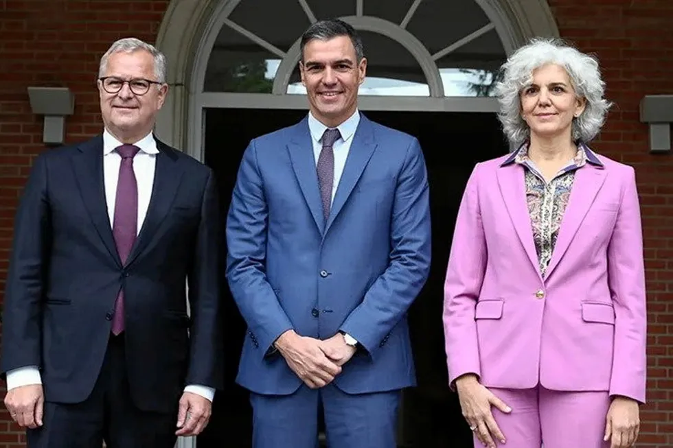 Maersk CEO Soren Skon, Spanish PM Pedro Sánchez, Maersk director Amparo Moraleda.