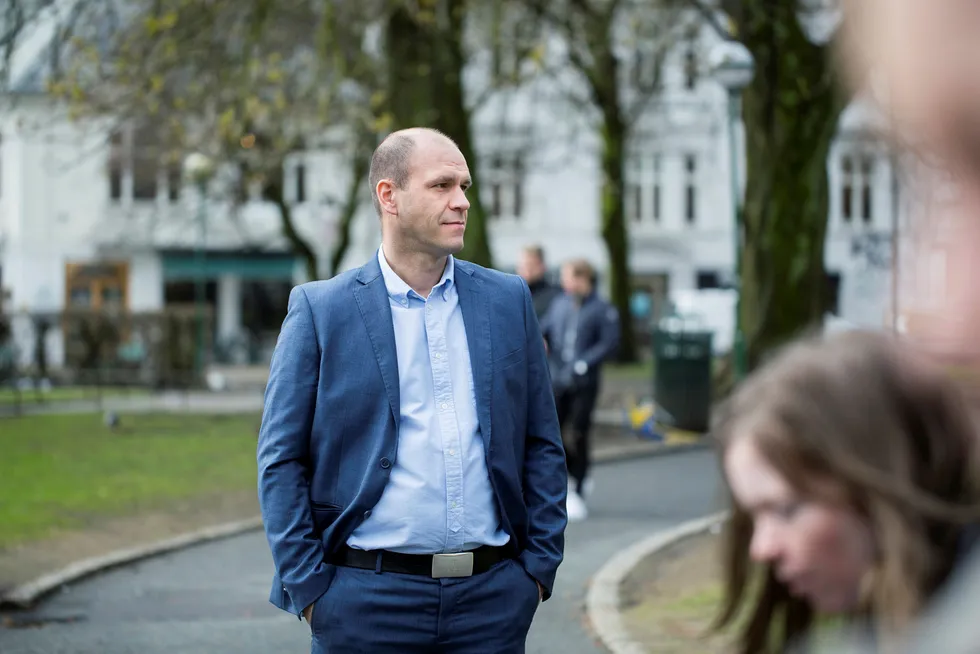 Når skolebarna holdes hjemme, er tusenvis av lærervikarer sendt ut i permitteringer. Her er konsernsjef Rune Myrseth i moderselskapet Eterni.