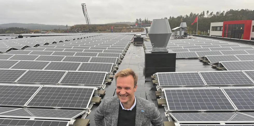 Stortingsrepresentant Bård Ludvig Thorheim (H) i Energi og miljøkomiteen har lest høringsinnspillene tilordningen som skal gjøre det lettere å dele solstrøm. Han er ikke imponert.