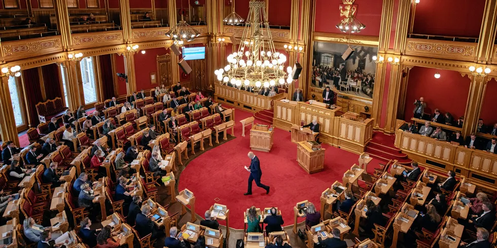 Flertallet på Stortinget sier nei til å opprette «egne prispunkter» rundt utenlandskablene.