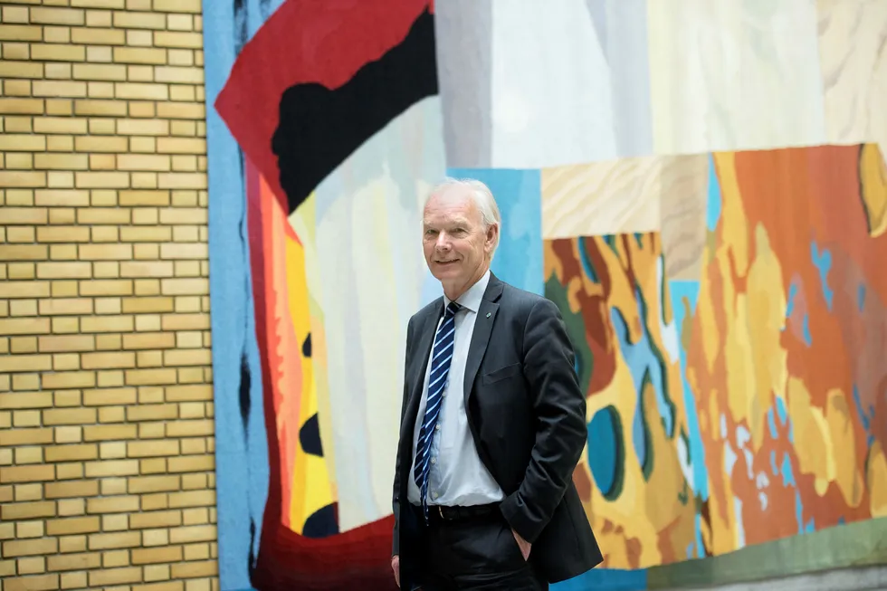 Per Olaf Lundteigen fra Senterpartiet var nær alene om å snakke om EUs utvikling da Stortinget diskuterte Europa på torsdag. Foto: Elin Høyland