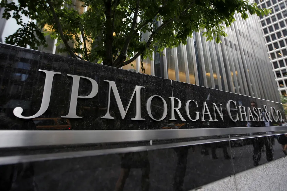 Den amerikanske storbanken JPMorgan Chase risikerer milliarder i tap etter at kineseren Xiang Guangda og hans selskap tapte flere titall milliarder på en såkalt «short squeeze»