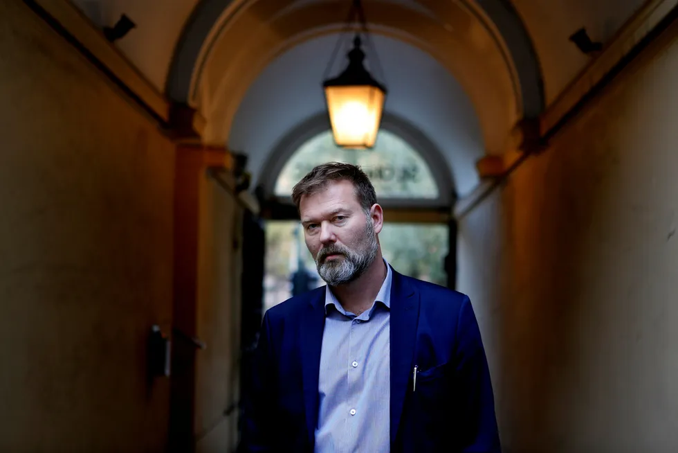 Forlagssjef Richard Aarø i Tiden Norsk Forlag planlegger å gi ut Henrik Langelands bok om Aker. Foto: Kristin Svorte