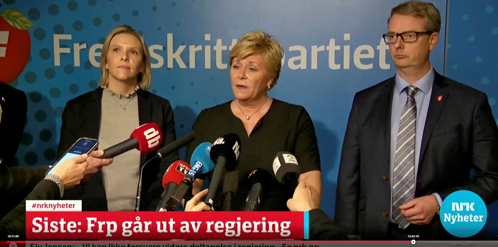 Flankert av to tidligere olje- og energiministere varslet Frp-leder Siv Jensen i dag at partiet går ut av regjeringen. Sylvi Listhaug og Terje Søviknes er begge nesteledere i partiet.