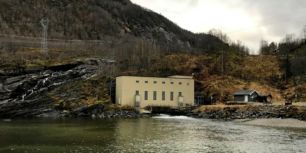 70-ÅRING FORNYES: Sjøfossen kraftverk ble oppført i 1950. Nå fornyes 70-åringen for å kunne nyttegjøre seg av mer vann og dermed øke produksjonen.