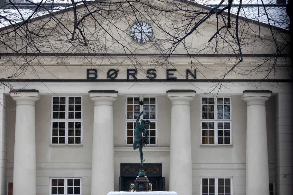 Det var på forhånd ventet at Oslo Børs ville falle opp mot én prosent mandag, men Børsen trosset den negative utviklingen i de europeiske markedene.