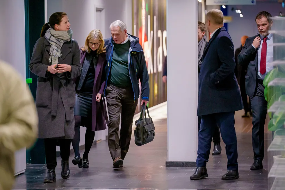 Høye laksepriser pumpet opp Salmar-resultatet kraftig. Grunnlegger Gustav Witzøe og professor Karen Helene Ulltveit-Moe deltok i høst i NRK Debatten om grunnrenteskatt i havbruksnæringen.