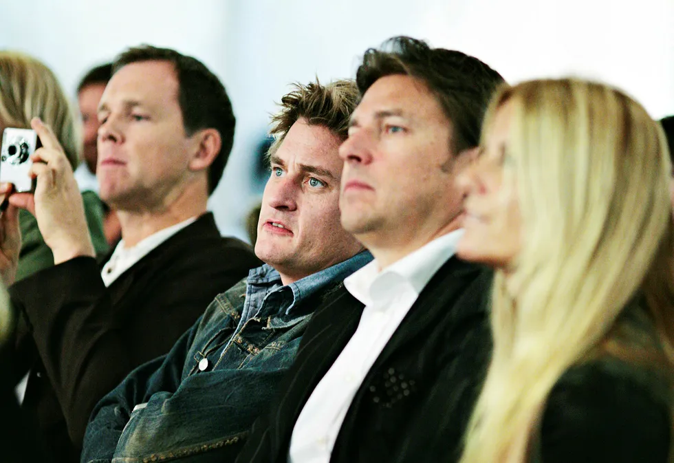 Varner-brødrene holder lav profil. Her er Joakim (nr. 2 fra venstre) og Petter (i midten) på en motevisning i 2007 sammen med Line Varner. Foto: Sigbjørn Sandsmark