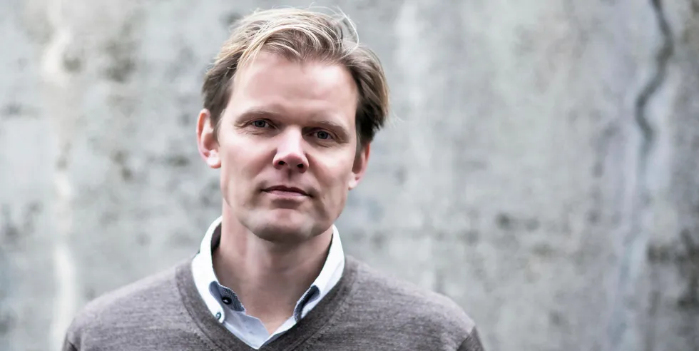 Vi kan ikke fortsette å sløse med varmeressurser. Spesielt ikke når analyser viser at kraftoverskuddet i Norge snart er borte, som følge av den storstilte elektrifiseringsbølgen det grønne skiftet krever. Overskuddsvarmen må bli utnyttet – slik at strømmen kan bli brukt to ganger, skriver Trygve Mellvang-Berg i Norsk Fjernvarme.
