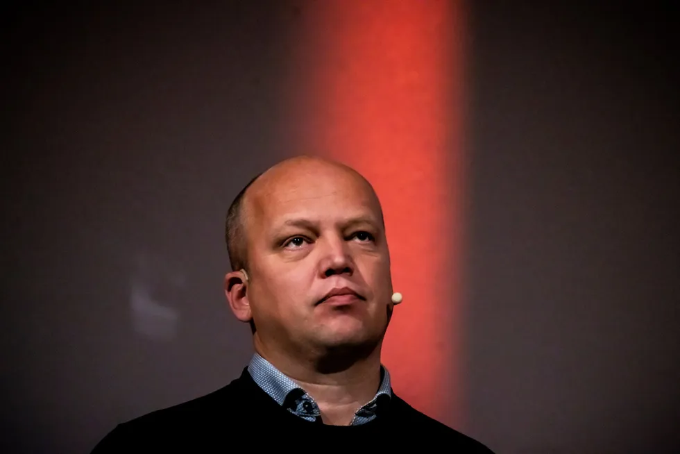 Finansminister Trygve Slagsvold Vedum (Sp) sier elavgiften blir halvert de tre første månedene av 2023 – dersom regjeringen får det som de vil.