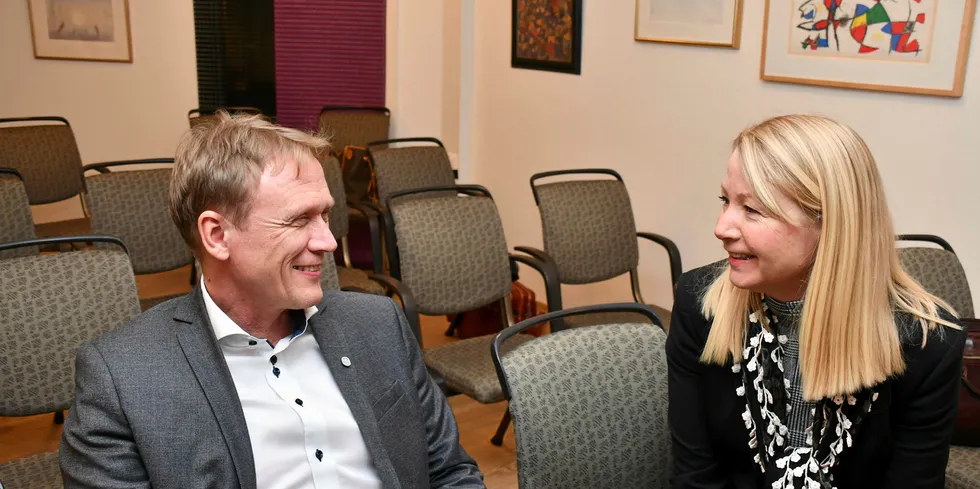 Konsernsjef Rolf Barmen og kommunikasjonssjef Jeanne Tjomsland i Fjordkraft kan se tilbake på et solid resultat for første kvartal.