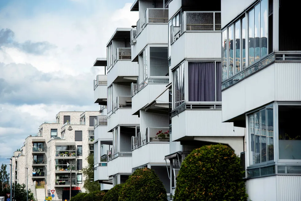 Seniorøkonom Marius Gonsholt Hov i Handelsbanken Capital Markets venter boligprisvekst i Oslo fremover. (Arkivfoto av leiligheter på Lambertseter i Oslo.)