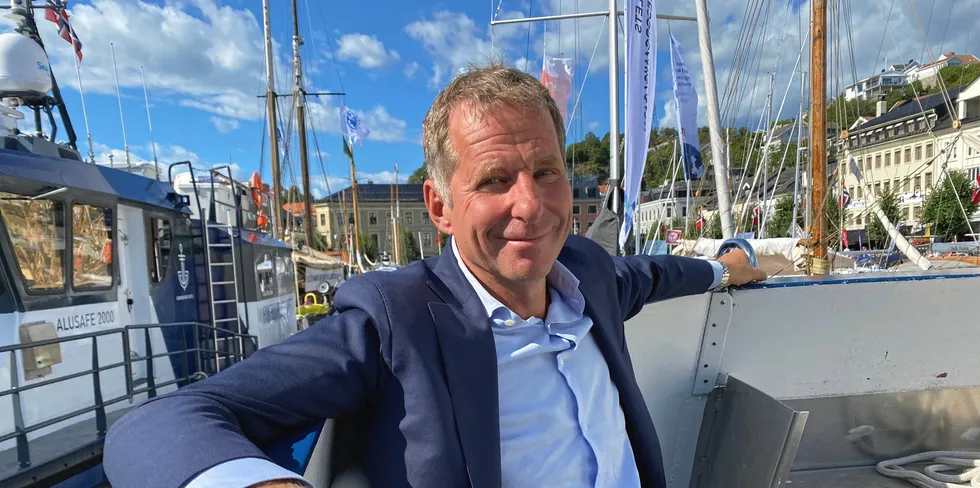 Jarand Rystad viser til at historiske energiomstillinger har gått raskt, og at det er ingen grunn til at det også vil skje nå med det grønne skiftet.