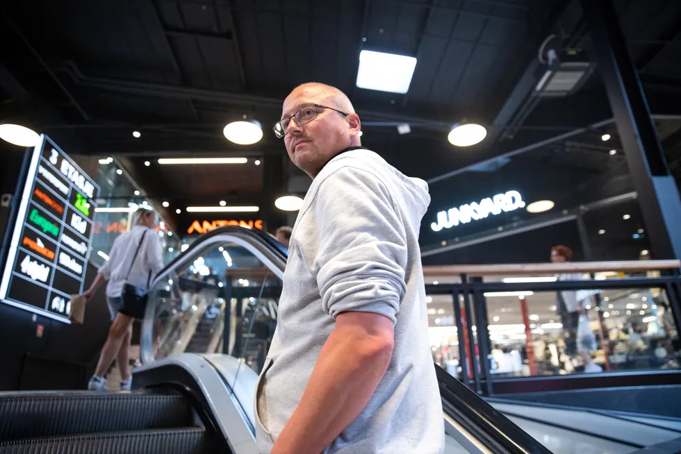 Driftsleder Kristian Ruud kjenner Strømmen Storsenter godt. Målet hans er å forhindre tyveri fra butikkene.