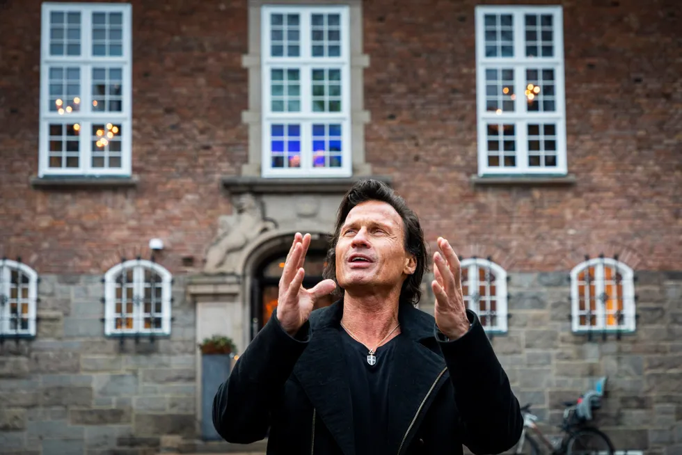 Petter Stordalens hotellkonsern har så langt ikke fått en krone fra forsikringsselskapet Codan. Straks starter den første av det som kan bli en lang rekke rettssaker der hovedspørsmålet er om forsikringen dekker tap som følge av koronapandemien.