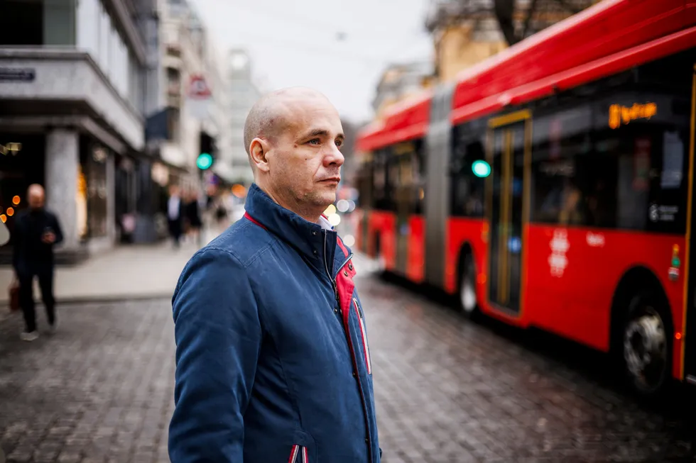 – Det er veldig fint å vinne mot CTS og å bevise at oppdraget jeg jobbet på var ulovlig, sier Santos Ferreira. Her er han på vei mot Oslo tingrett.