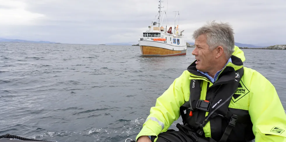 Fiskeriminister Bjørnar Skjæran og sjarken «Henry J.» som er eid av Joachim Joakimsen i Bodø Fiskarlag. Bildet er tatt ved en tidligere anledning.