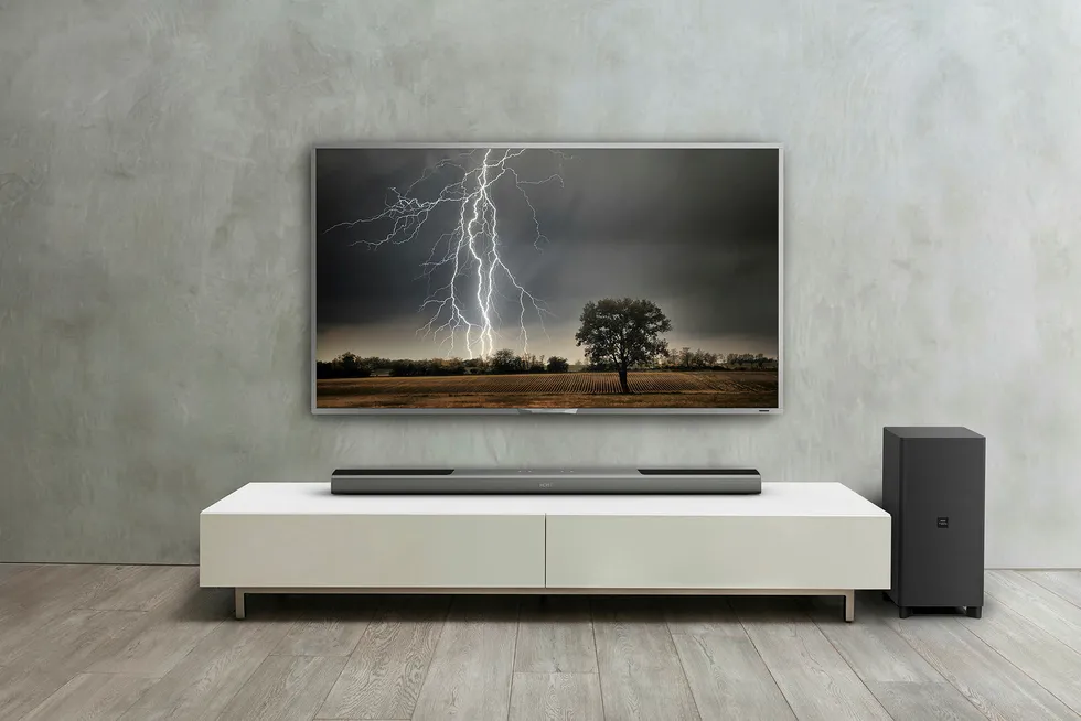 Lydplanker med Dolby Atmos lar deg nyte den seneste generasjonen surroundlyd uten å montere høyttalere i taket. Foto: Philips