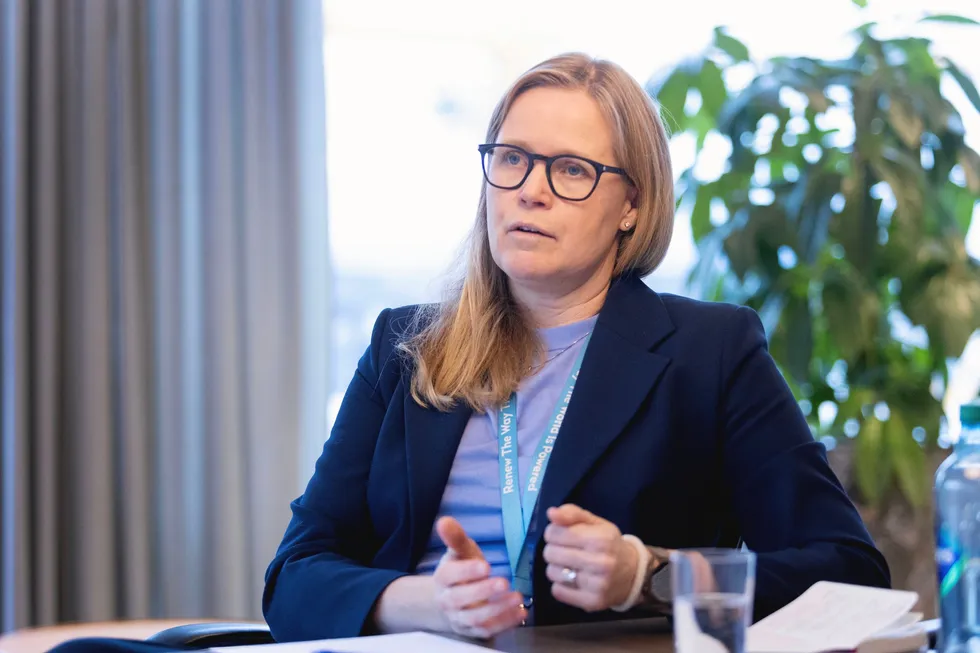 Statkraft, med konsernsjef Birgitte Vartdal i spissen, klager sammen med Å Energi på at fastleddet i nettleien til kraftprodusentene økes, mens fastleddet til forbruk holdes uendret. – Det er grunn til å anta at samlede negative samfunnsøkonomiske effekter av tariffene ville vært lavere med en mer balansert kostnadsfordeling mellom produksjon og forbruk, svarer Statnett.