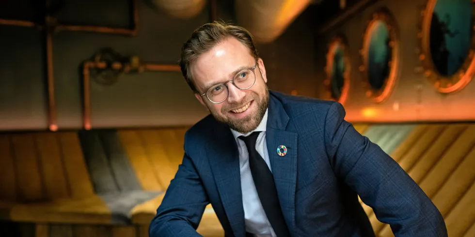 Nikolai Astrup i Høyre vil ha svar på hvordan regjeringen har tenkt å fjerne opprinnelsesgarantiene. Det svaret får han ikke.