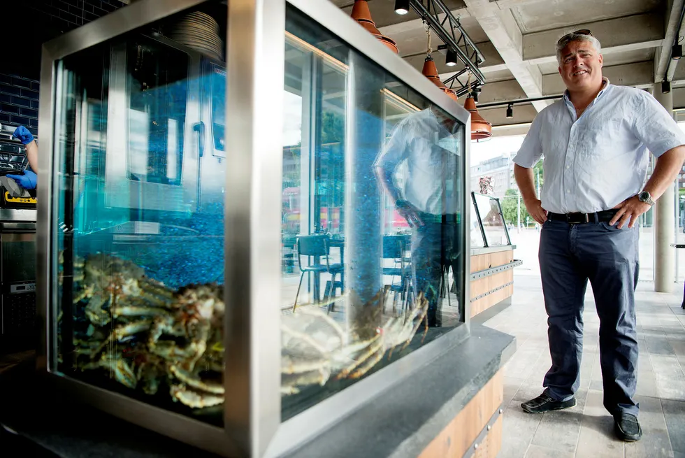 Eiendomsinvestor Tord Kolstad fra Bodø frykter ikke eiendomsboble og bygger ut både fisketorg i Oslo og boliger nordpå. Onsdag åpnet han fiskebutikken Oslo Fisketorg på Aker Brygge. Foto: Mikaela Berg