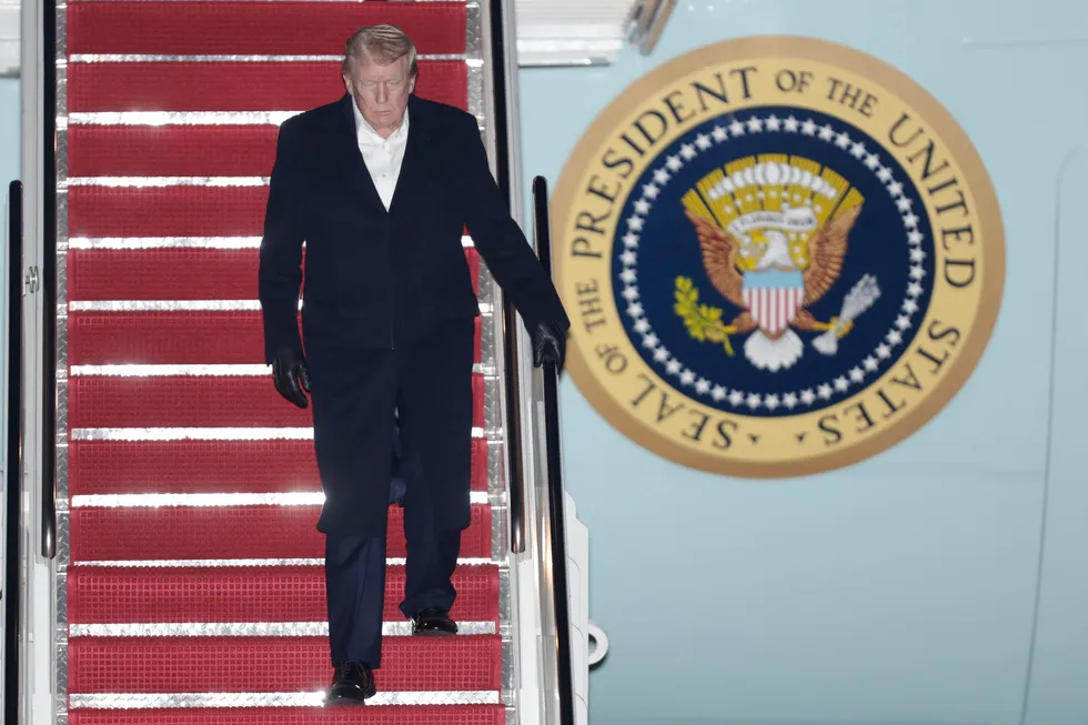 President Donald Trump ankommer Washington søndag kveld etter en svipptur til Mar-a-Lago i helgen.