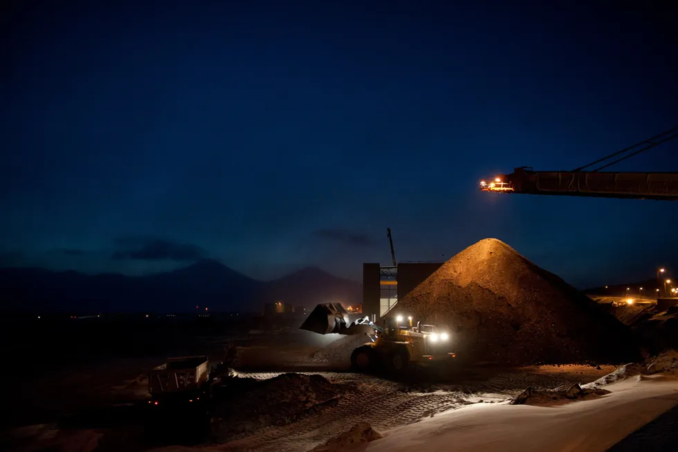 Dersom Norge på en ansvarlig måte skal satse mer på utvinning og prosessering av kritiske råmaterialer må dette gjøres innenfor rammen av en bredt forankret forsknings- og innovasjonsstrategi, skriver Ellen-Marie Forsberg.