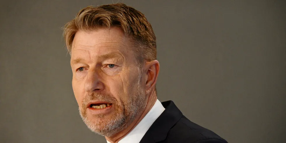 – Jeg har i dag bedt NVE om umiddelbart å fatte vedtak om å pålegge produsentene å rapportere hvordan de bruker vannmagasinene, sier olje- og energiminister Terje Aasland (Ap) i en pressemelding.