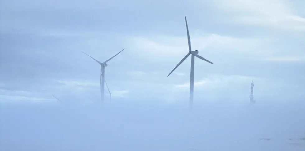Finnmark Kraft har jobbet med vindkraft i reindriftsområder siden 2009.