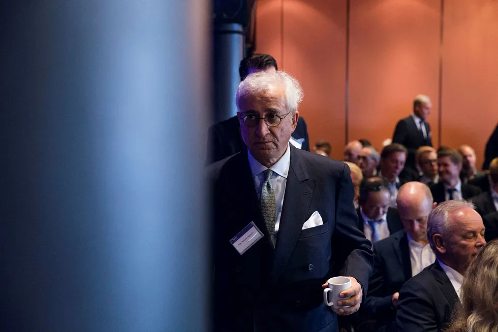 DNO-styreleder Bijan Mossavar-Rahmani har brukt store penger på informasjonsrådgivere i kampen om å overta Faroe Petroleum.