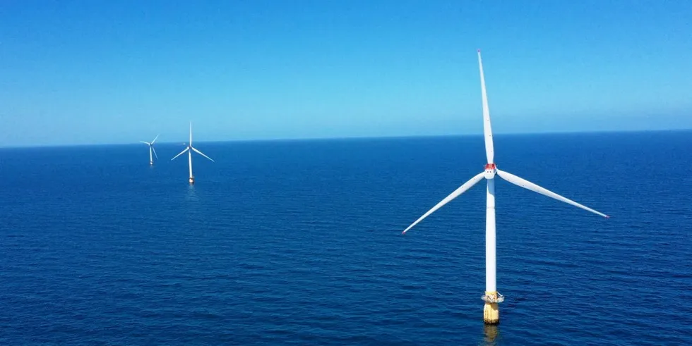 Havvind er fortsatt dyrt, men så lenge fossil energi i form av kullkraft eller gasskraft med klimakvoter på toppen kommer på marginalen, forblir strømprisene høye nok til at havvinden kan bli lønnsom.