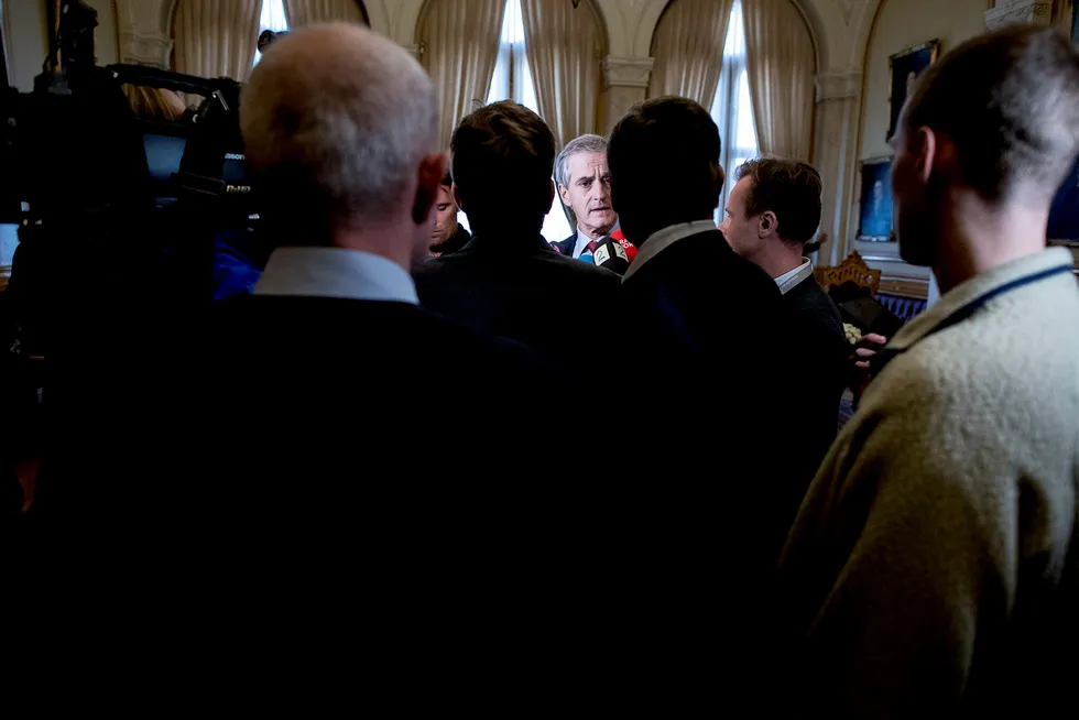 Torsdag er det nytt møte mellom stortingspresidenten og de parlamentariske lederne på Stortinget for å håndtere krangelen som er oppstått etter at Frp fremmet Carl I. Hagen til Nobelkomiteen. Ap-leder Jonas Gahr Støre vil blant flere gå inn for et nytt prinsipp som gjør det vanskeligere for Frp å stå for Hagen. Foto: Gunnar Blöndal