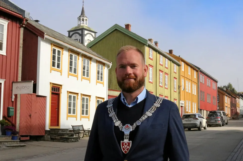 – Det er fortsatt en begrensning på hvem som kan eie aksjer, men den er myket opp ganske kraftig, sier ordfører Isak Veierud Busch (Ap).