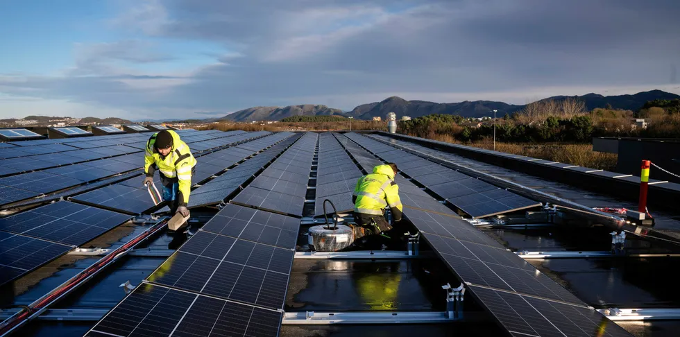 Fersk kartlegging: 113 næringsparker kan produsere 1 TWh solenergi