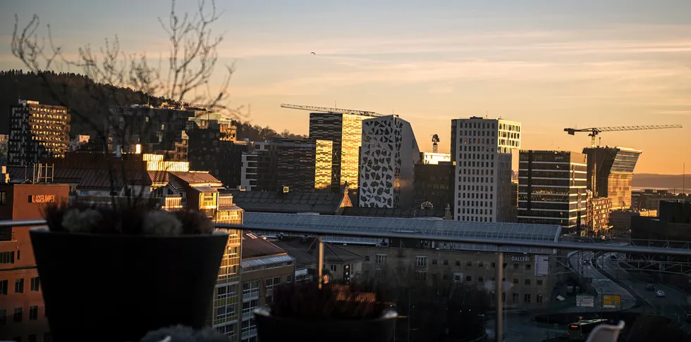 Klokken 14 søndag ettermiddag får strømkundene i NO1 (Østlandet) og NO2 (sørlige Vestland, Rogaland, Agder, Telemark og Vestfold) betalt hele 70 øre/kWh for å bruke strøm.