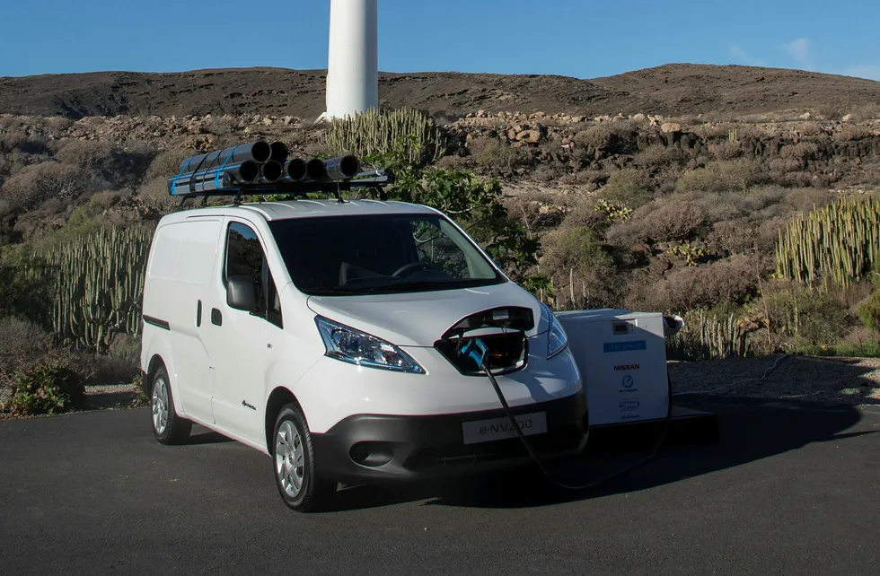 Byrådet skal legge til rette for at næringslivet velger elektriske varebiler som denne Nissan E-NV200. Kjøper du en slik i dag, får du bilen i august neste år.