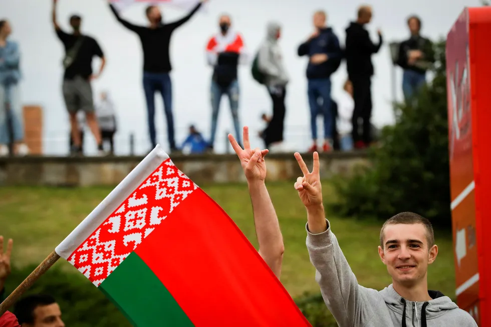 Demonstrasjonene mot landets autoritære president Aleksandr Lukasjenko fortsatte onsdag for fjerde dag på rad. Minst 6.000 demonstranter er pågrepet og flere hundre skadd under protestene i kjølvannet av presidentvalget.