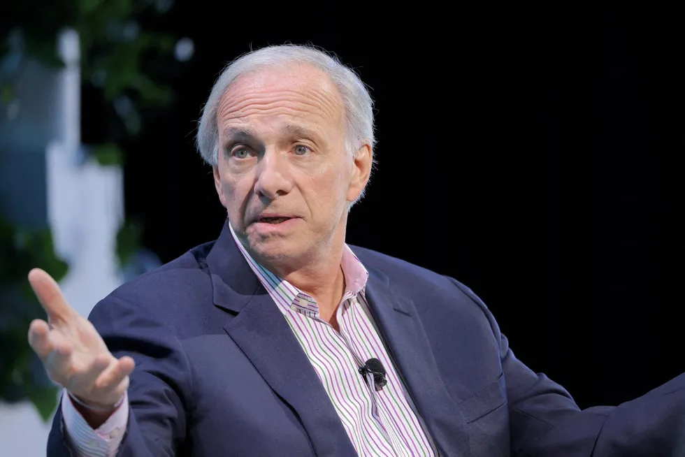 Bridgewater-grunnlegger Ray Dalio advarte onsdag om at en alvorlig ubalanse mellom tilbud og etterspørsel etter amerikansk statsgjeld kan få store konsekvenser for verdensøkonomien