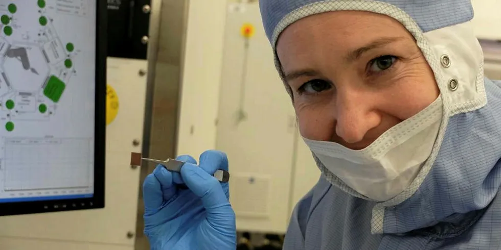 UiO-forsker Kristin Bergum har tro på at doble solceller kan kan gi bedre og mer effektiv solenergi.