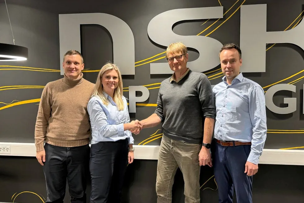 Etterlengtet nybygg-kontrakt for Havyard: Vegard Skår, prosjektsjef i Havyard, Silje Smådal, salgssjef i Havyard, Inge Berg, CEO i Nordlaks, Øyvind Nikolaisen, NSK Ship Design.