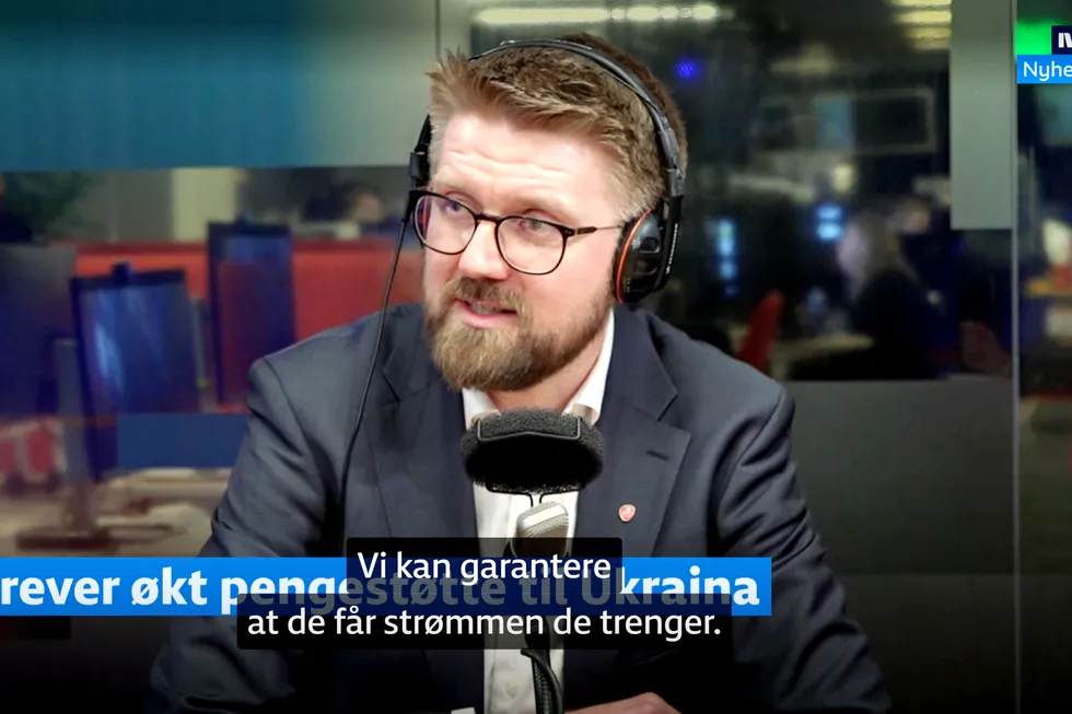 Statssekretær i Utenriksdepartementet, Eivind Vad Petersson (Ap), garanterer at våpenprodusenten Nammo skal få den strømmen de vil ha.