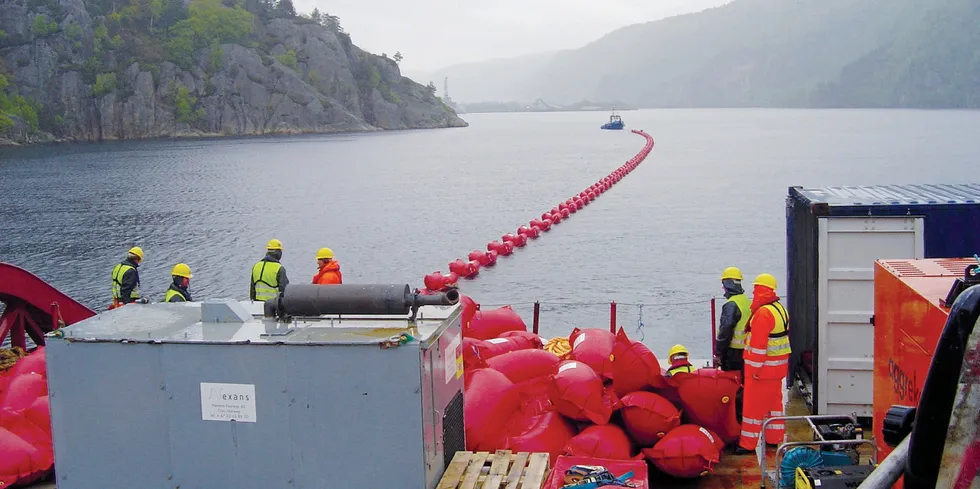 Kraftledningen NorNed går fra Feda i Norge til Eemshaven i Nederland.